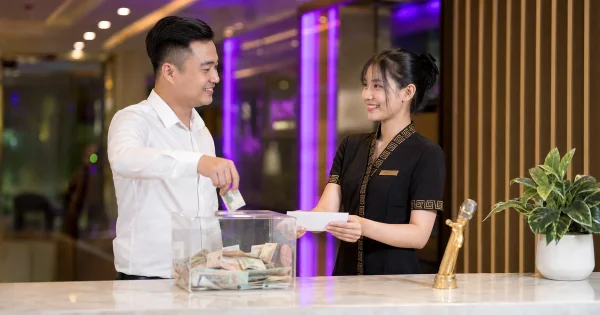 Chống thất thoát tiền boa (tips) và sự mâu thuẫn nội bộ nhân viên