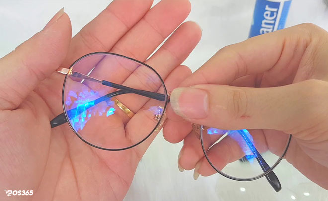 Tròng kính có 2 loại nhựa và thủy tinh