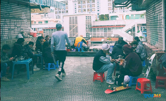 Cafe bên hông chợ Đà Lạt