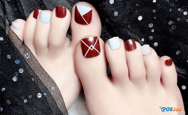 mẫu nail kẻ chân đơn giản