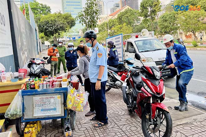 ai có quyền tịch thu hàng hóa bán hàng rong