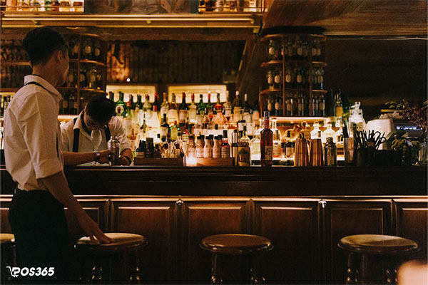 Mẫu bàn quán bar cổ điển
