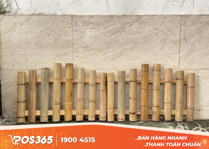 Hàng rào với tre nứa đan ghép