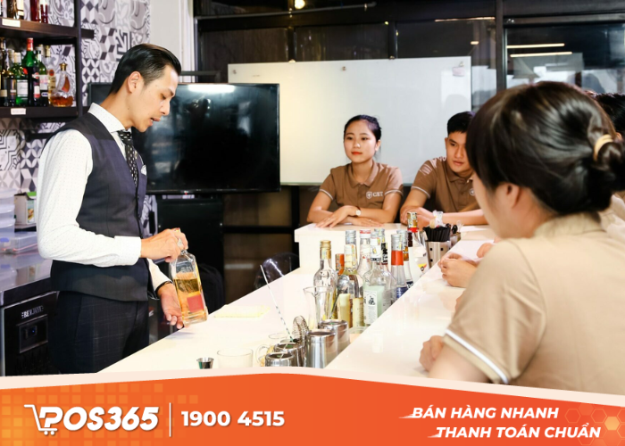 Đào tạo nhân viên định kỳ để nâng cao chất lượng phục vụ