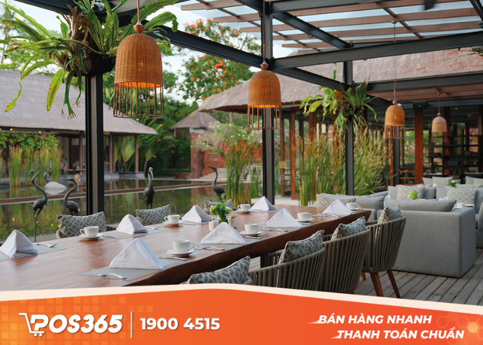 Khu bàn ăn của nhà hàng tiệc cưới