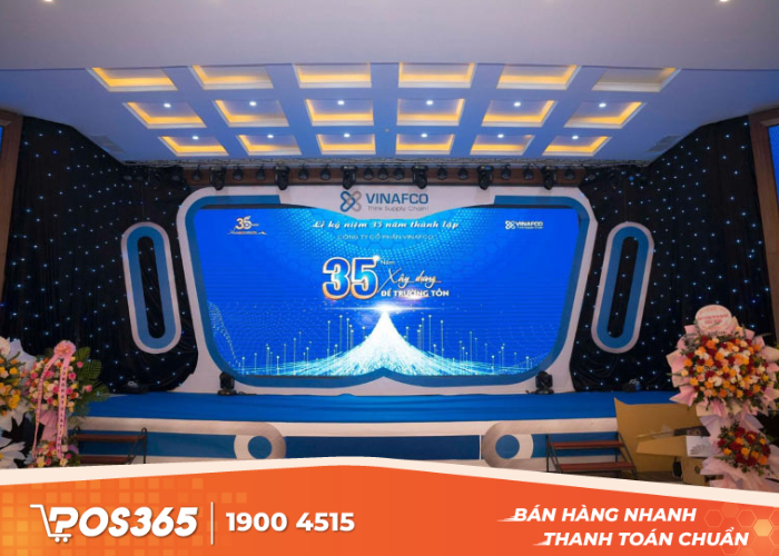 Sân khấu nên được đặt ở vị trí trung tâm nhà hàng