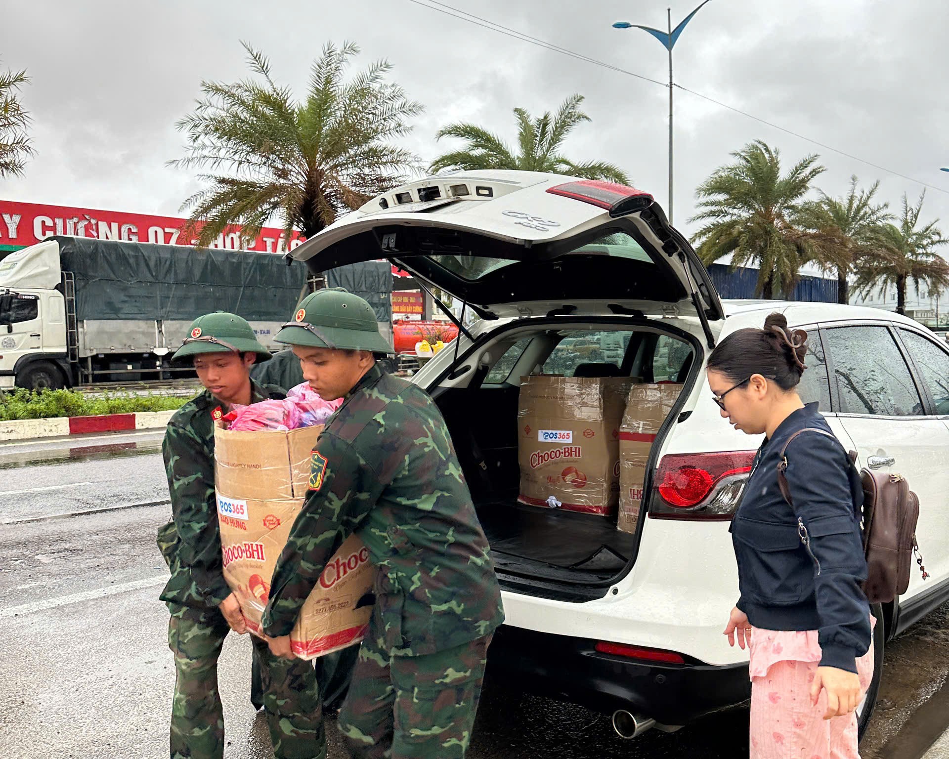 Những chuyến hàng được huy động vận chuyển bằng nhiều phương tiện