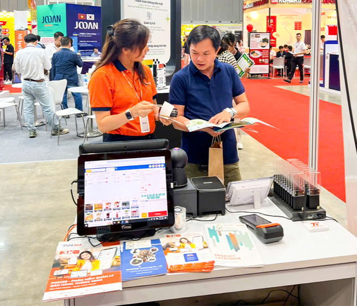 Các bạn nhân viên luôn có mặt kịp thời để giải đáp những câu hỏi của khách hàng