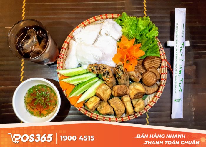 Quán rất đông vào ngày rằm và mùng 1