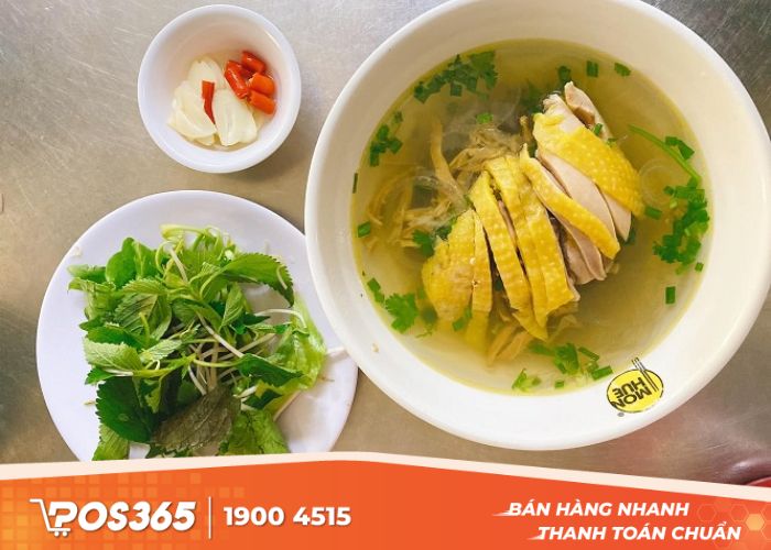 Quán phở gà Hà bán cả ngày và đêm