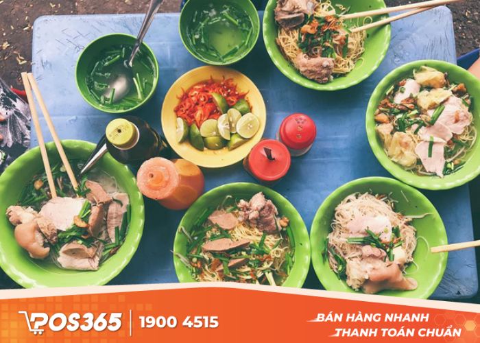 Quán hủ tiếu gõ lề đường ngon nhat sai gon