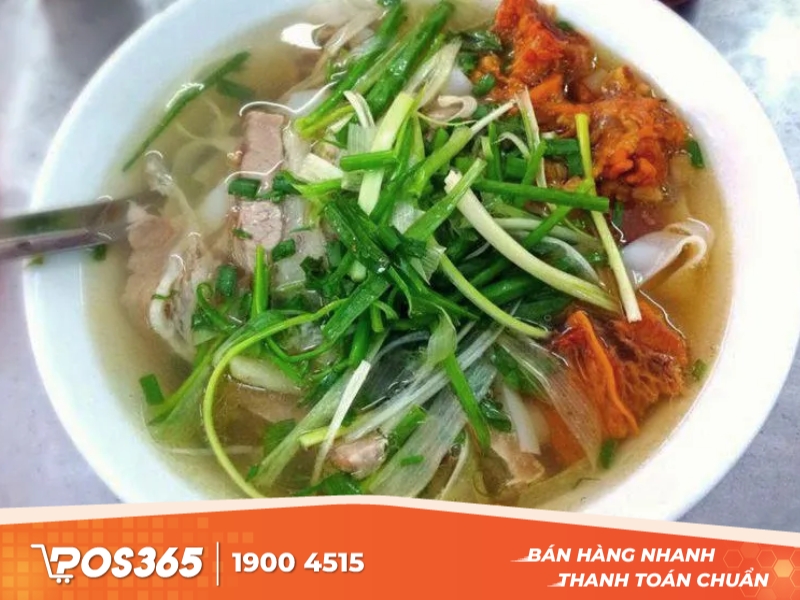 Phở sốt vang Tư Lùn - quán phở ăn sáng truyền thống lâu đời