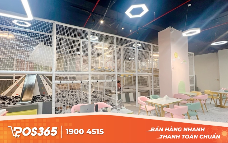 Quán có tổ hợp khu vui chơi rộng tới hơn 500m2