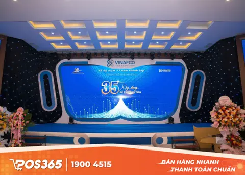 Sân khấu nên được đặt ở vị trí trung tâm nhà hàng