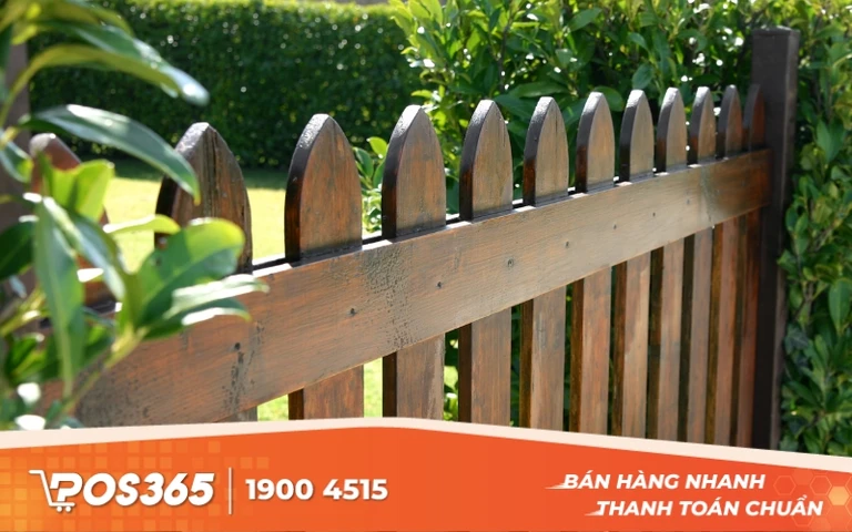 Khi nào nên sử dụng hàng rào gỗ trang trí quán cafe