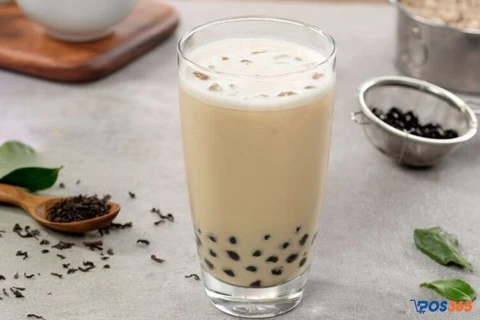 Hồng tr&agrave; sữa l&agrave; một loại đồ uống phổ biến được pha chế từ hồng tr&agrave; (tr&agrave; đen) kết hợp với sữa v&agrave; đường
