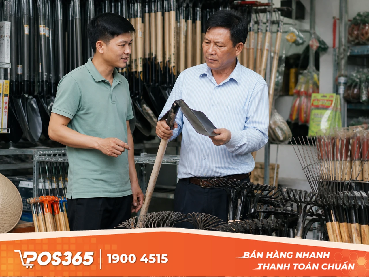 Cuốc xẻng v&agrave; c&agrave;o đất cầm tay