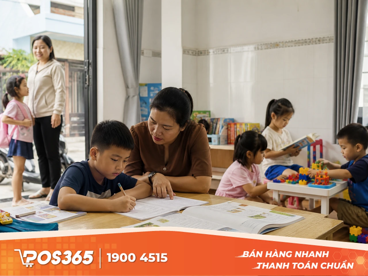 Dịch vụ tr&ocirc;ng giữ trẻ ngo&agrave;i giờ hoặc dạy k&egrave;m
