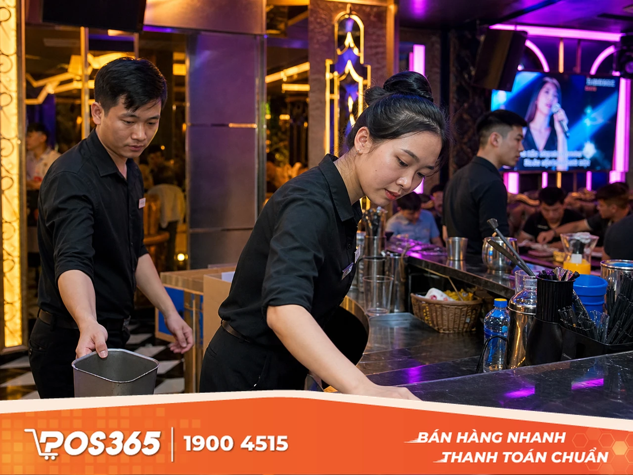Duy trì vệ sinh trong ca hoạt động (Giờ cao điểm đông khách)