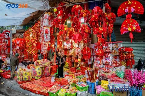 Buôn bán đồ trang trí ngày Tết