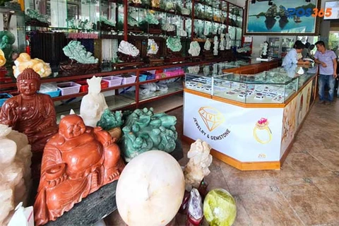Điều kiện v&agrave; thủ tục kinh doanh đ&aacute; qu&yacute;