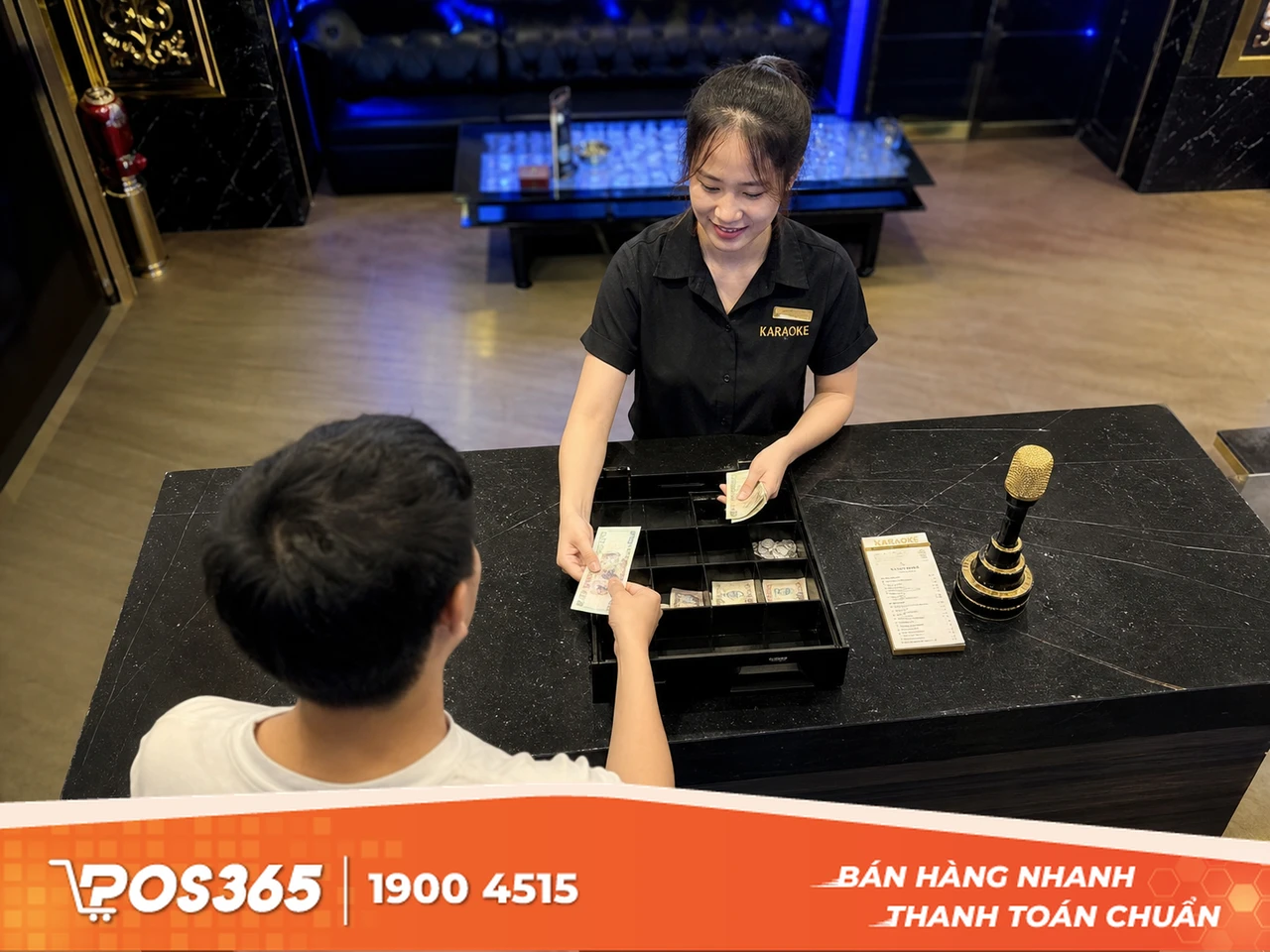 Lắp camera rọi thẳng vào quầy thu ngân và két tiền