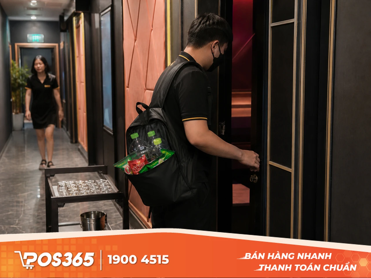 Mang đồ ăn uống từ ngoài vào bán cho khách