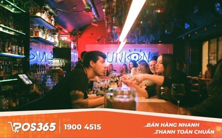 Theo dõi xu hướng thị trường và đổi mới liên tục