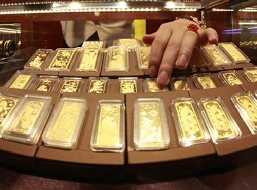Vàng lại dò đáy, USD sắp kịch trần