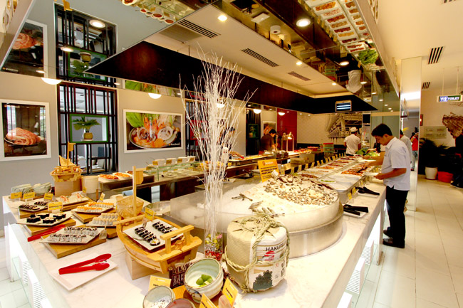 /storage/app/media/uploads/2018/05/buffet-trua-nuong-va-lau-khong-khoi-tai-Nha-hang-Seoul-Garden-1.jpg