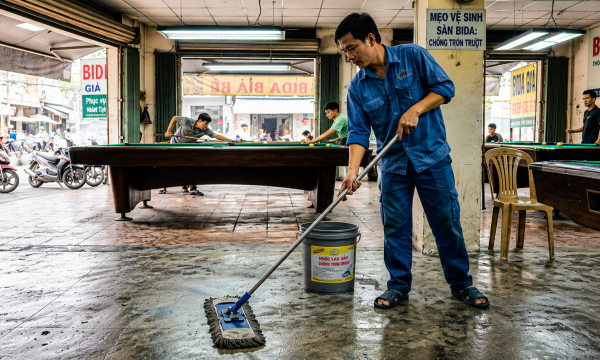 Mẹo vệ sinh sàn nhà quán bida sạch bụi lơ, chống trơn trượt