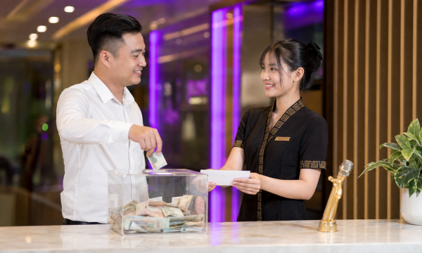 Chống thất thoát tiền boa (tips) và sự mâu thuẫn nội bộ nhân viên
