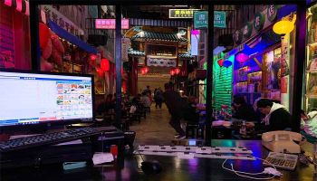 Hẻm Bia-Lost in HongKong